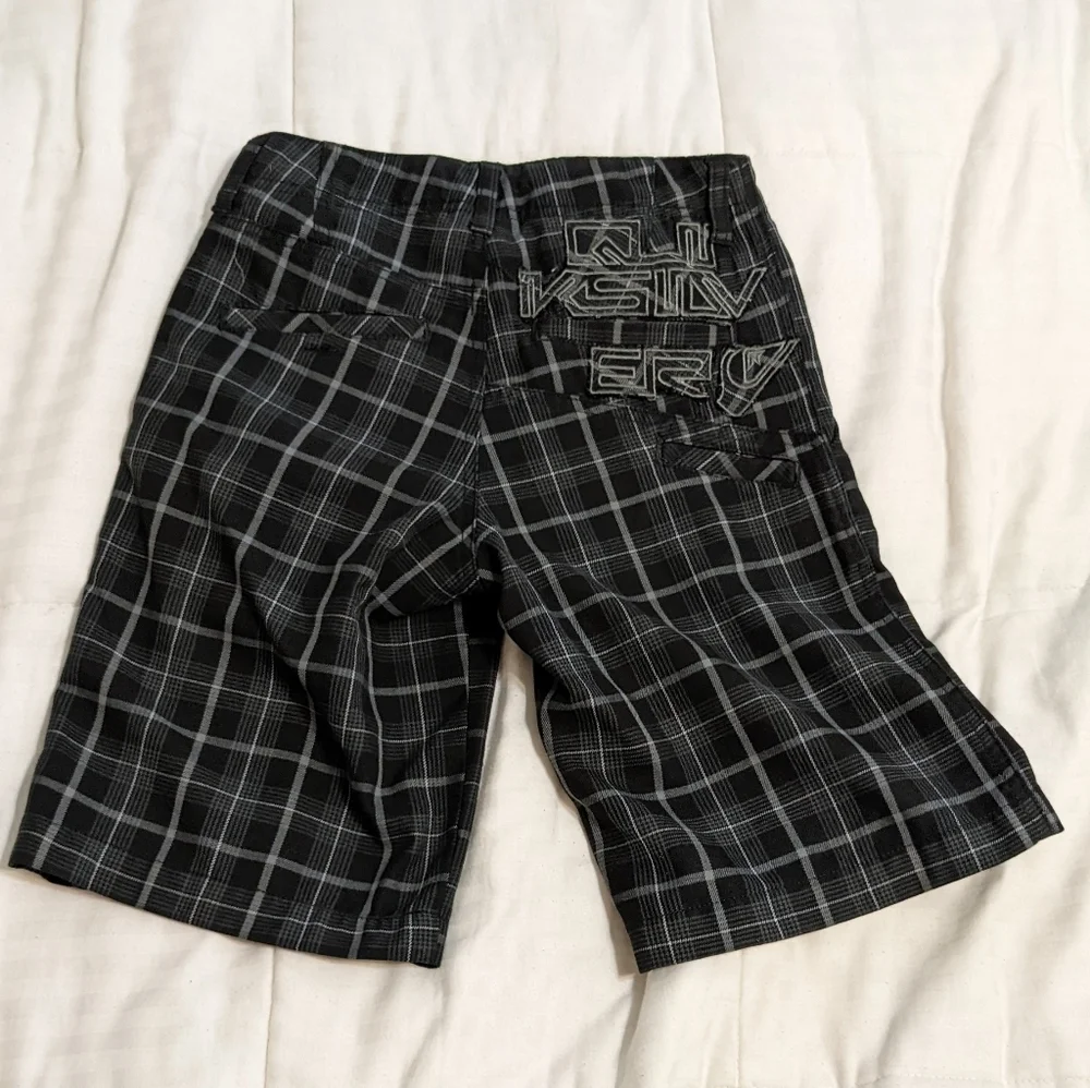 𝅺quicksilver plaid shorts size 23